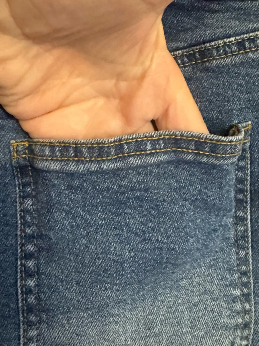 Mid-Blue Frayed Hem Jean Shorts SIZE: 0 #F - Picture 5 of 7